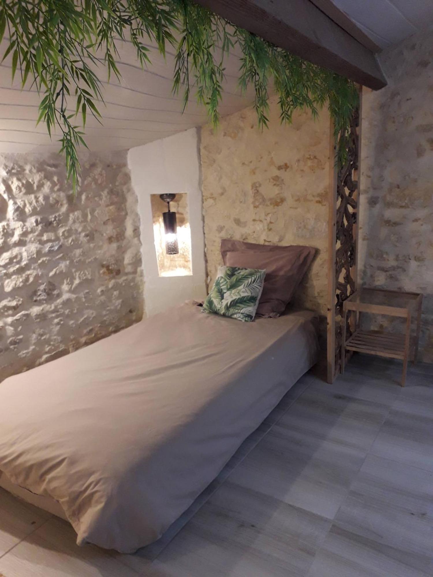 O Calme Hotell Brizambourg Eksteriør bilde